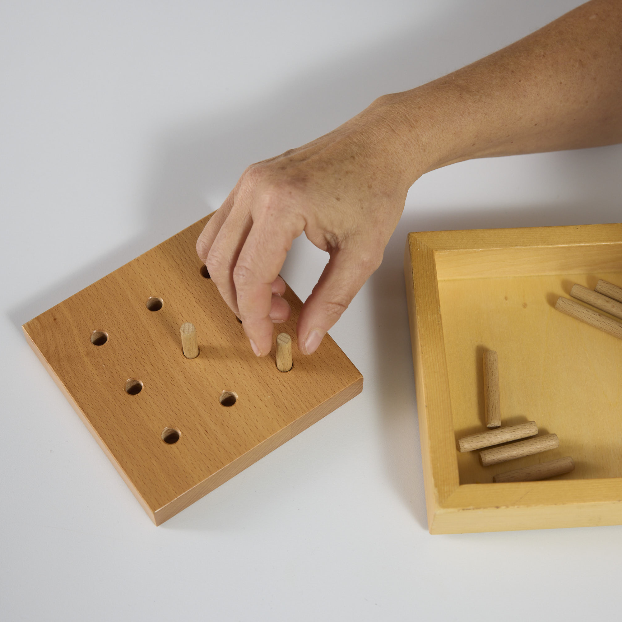 Nine-Hole-PegTest (NHPT)